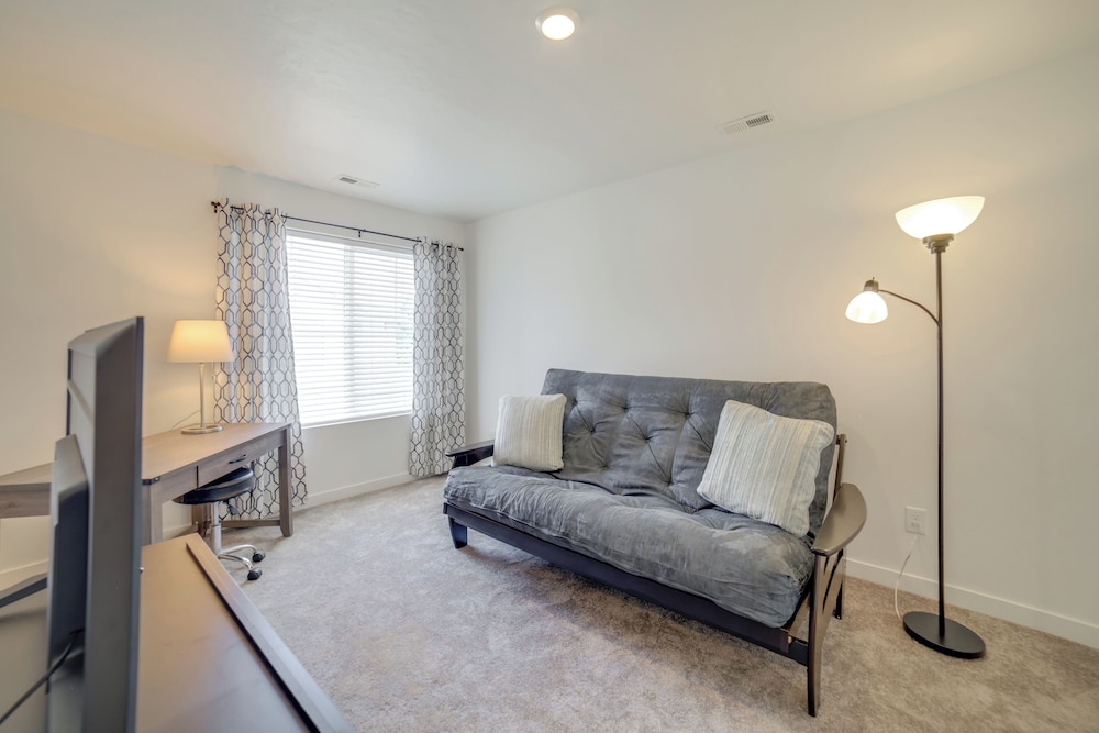 Pool, Park & Peace: 'skyview Landing' in Eagle!