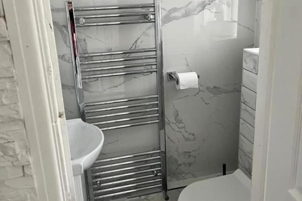 1 Bed-sleeps 4-free Parking-30 Min to Central Ldn
