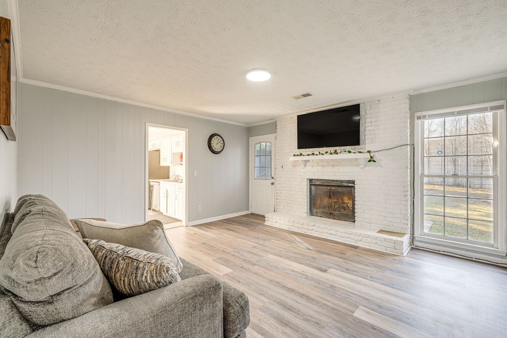 5 Mi to Fort Moore: Quiet Columbus Home w/ Yard