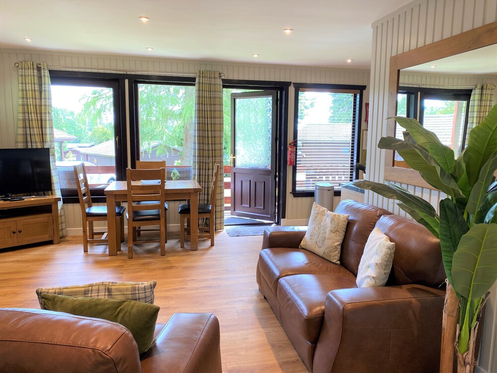 Birch 18 With Hot Tub, Newton Stewart