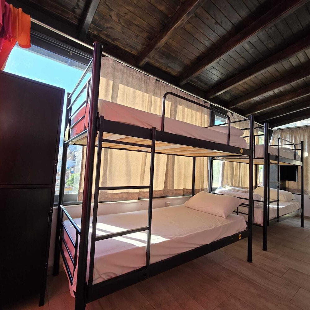 Lazy Roo Hostel Saranda