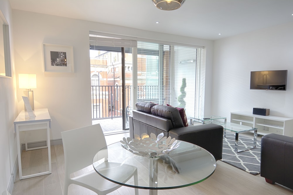 Roomspace Apartments -La Roka