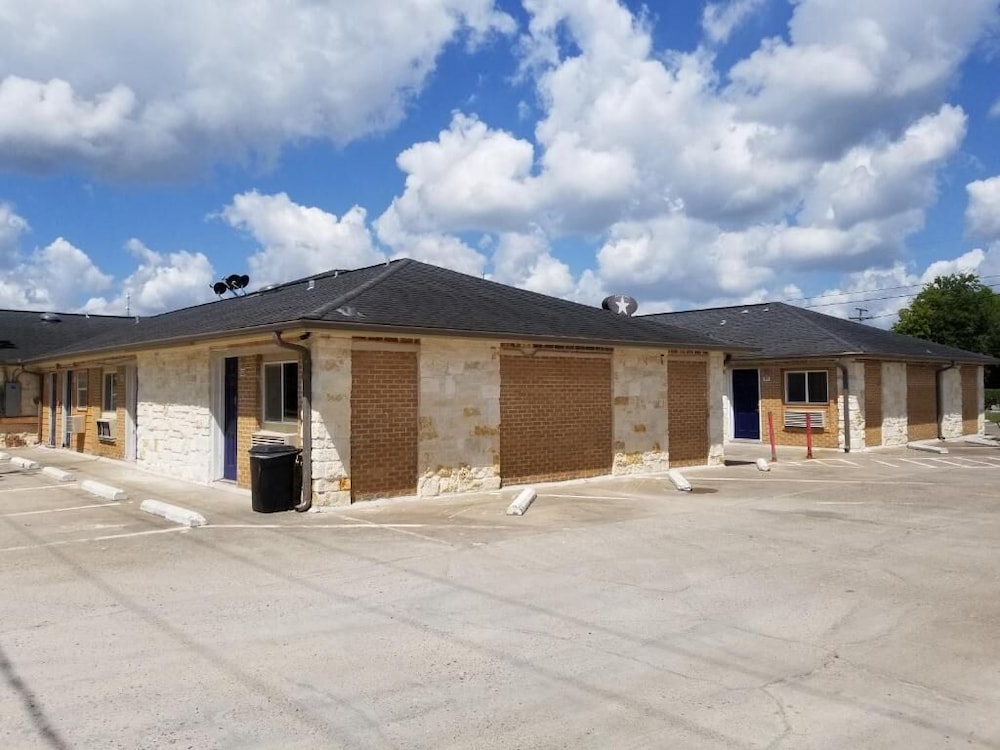 Lone Star Inn by FairBridge - Property Image 2