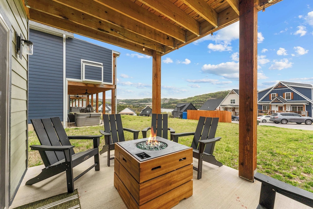 Green Wood Getaway for 18