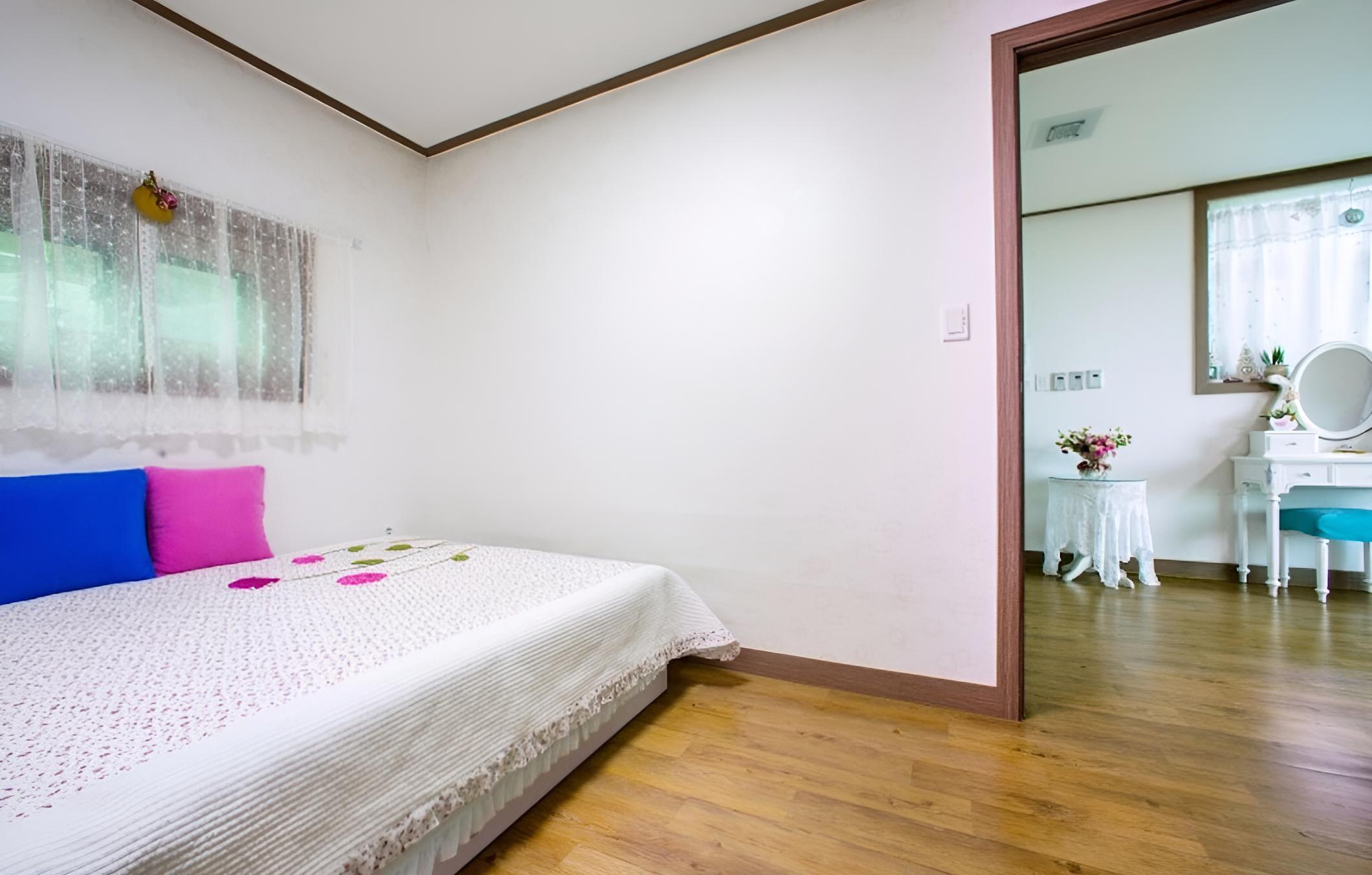 Seokmodo White Wing Pension view 3