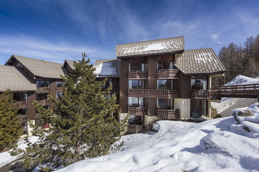 Hotel VVF Les sittelles à Montalbert - Image 1