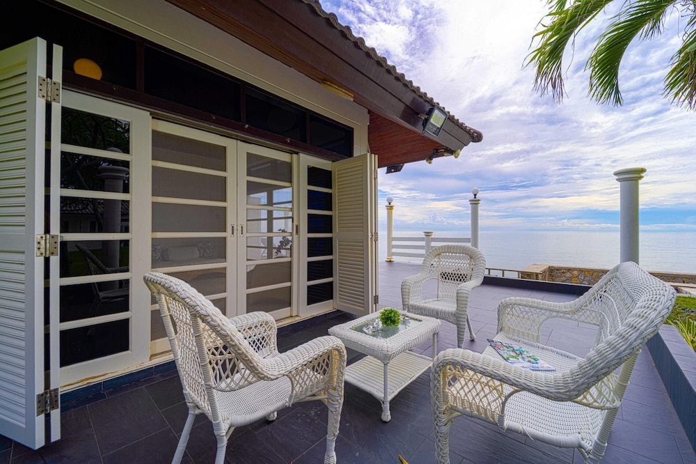 Oceanfront 6 Bedroom Twin Villas OV6