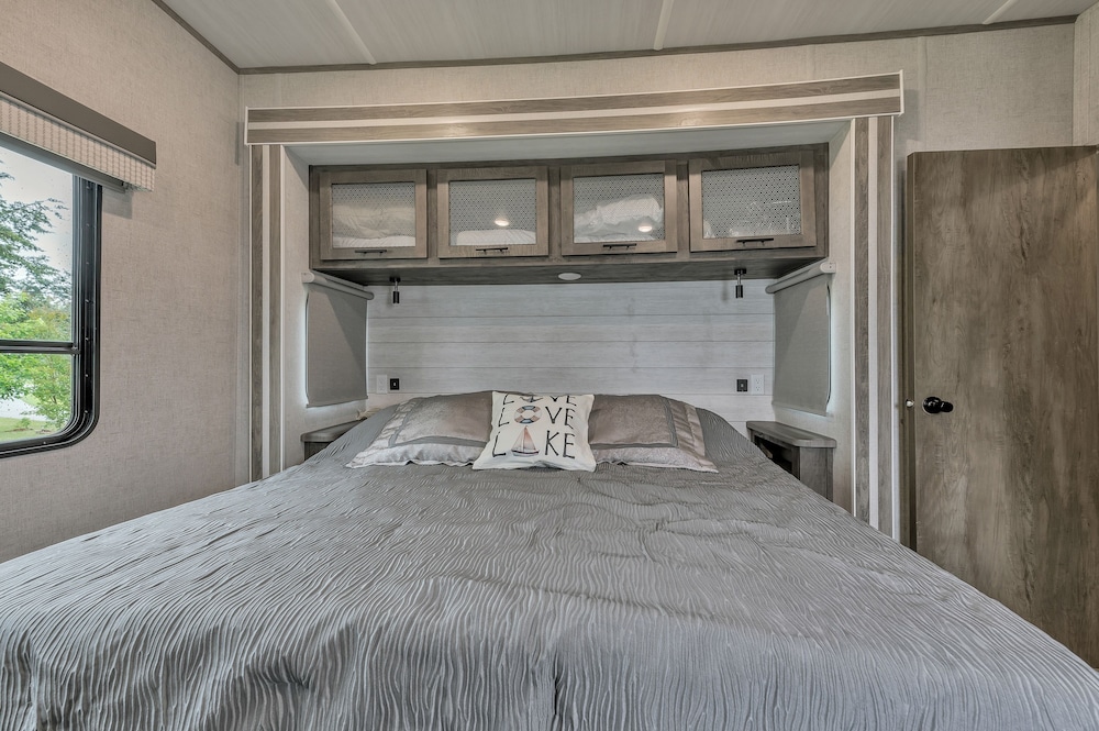 Lakeside Retreat On Neely Henry Lake 1 Bedroom Villa by RedAwning - Property Image 23