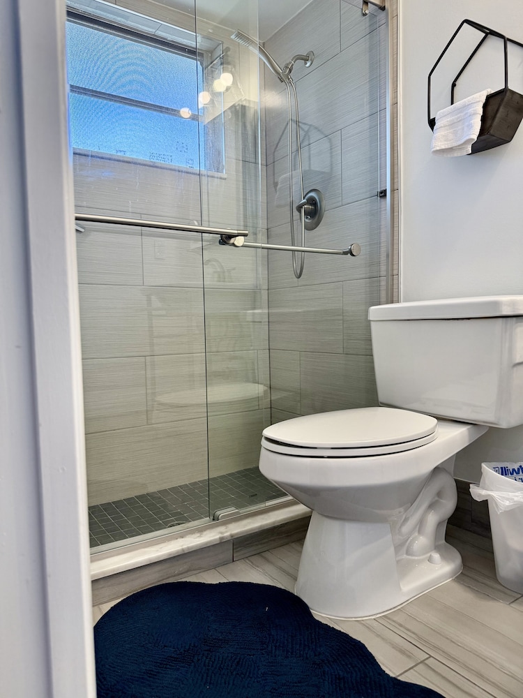 Naples Park Cottage 106th 6 Blocks Off Ocean 2 Bedroom Home