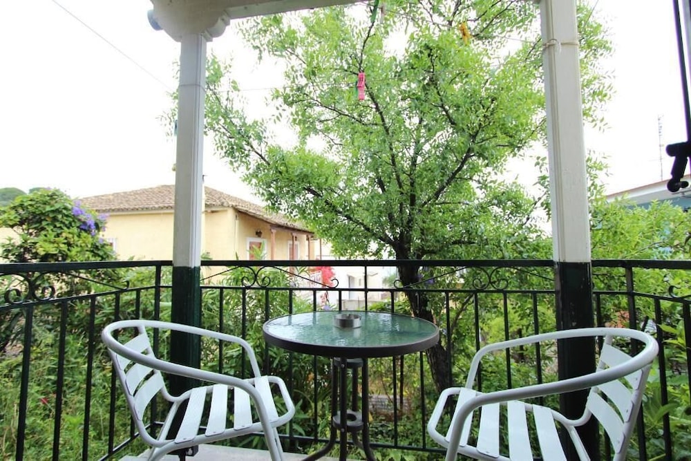 Avra Paradise Aparthotel