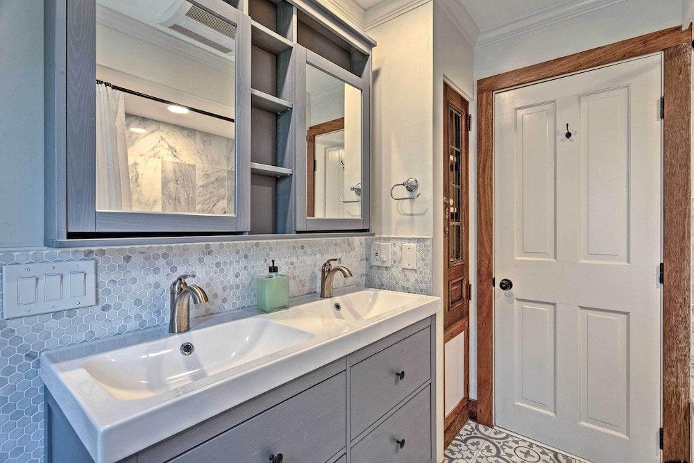 Common Fence Point Cottage w/ Ocean Views! view 5