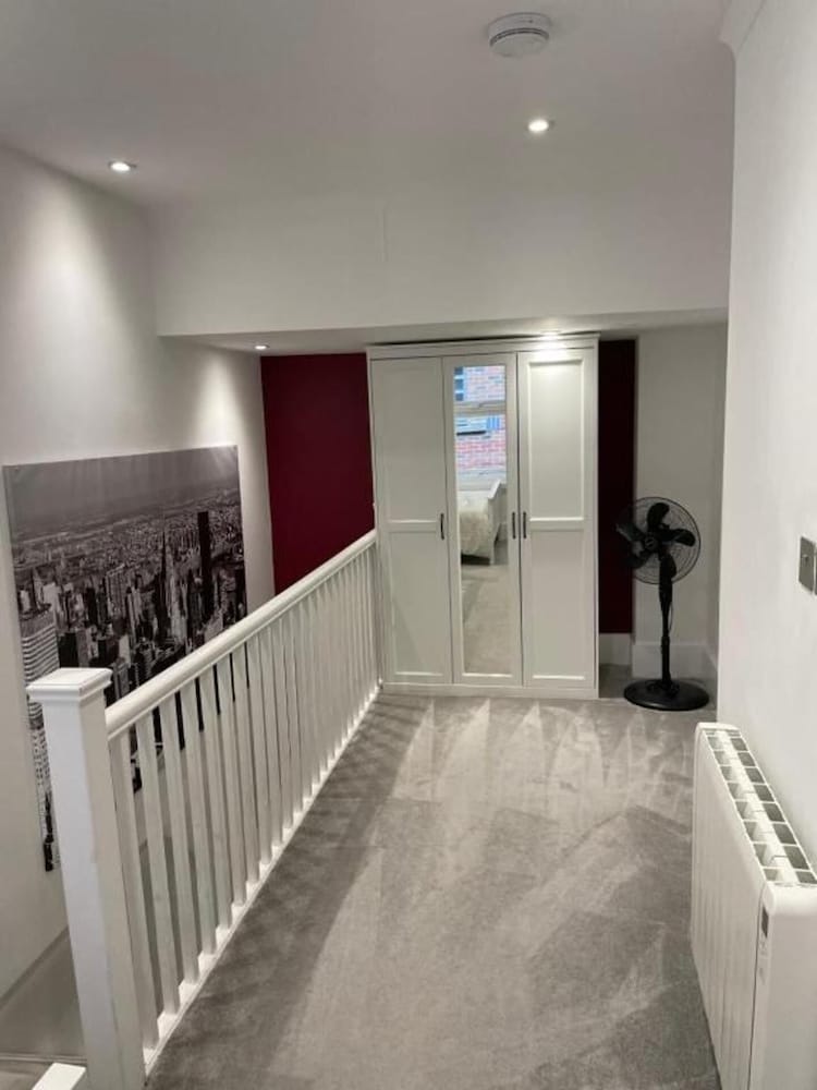 Spacious1br-6guests-walktoshops-fastwifi