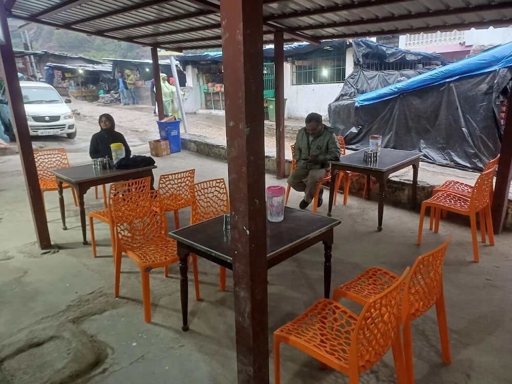 Hotel Ganga shree