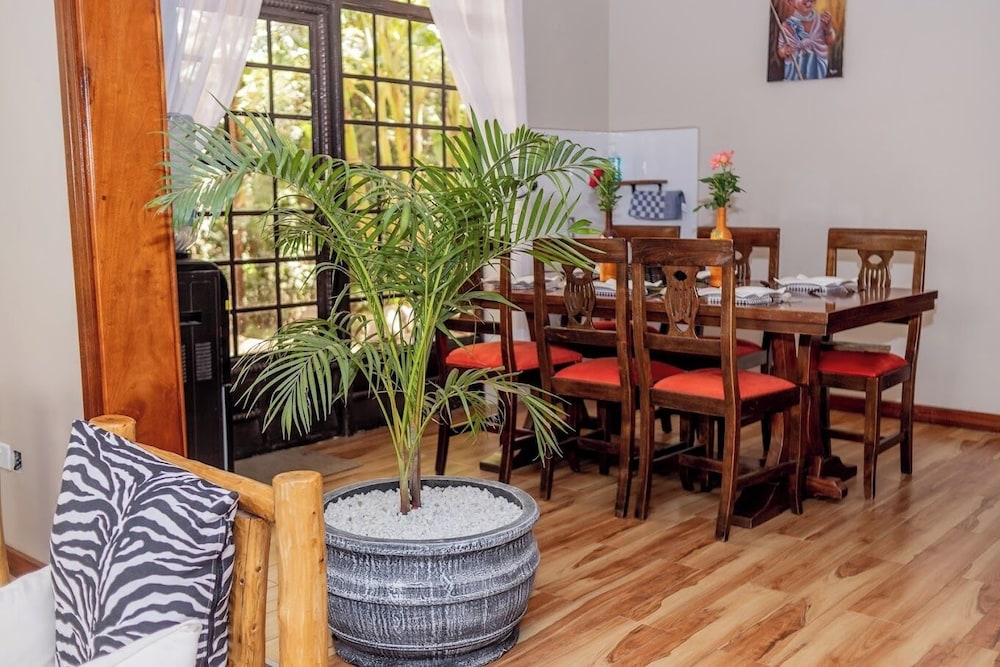 Lux Suites Enkarsis Bungalow Kisaju