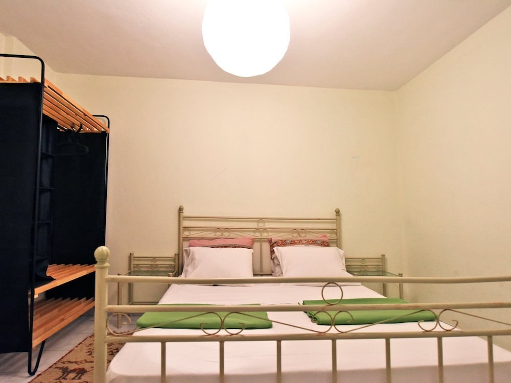 Demi Maisonette