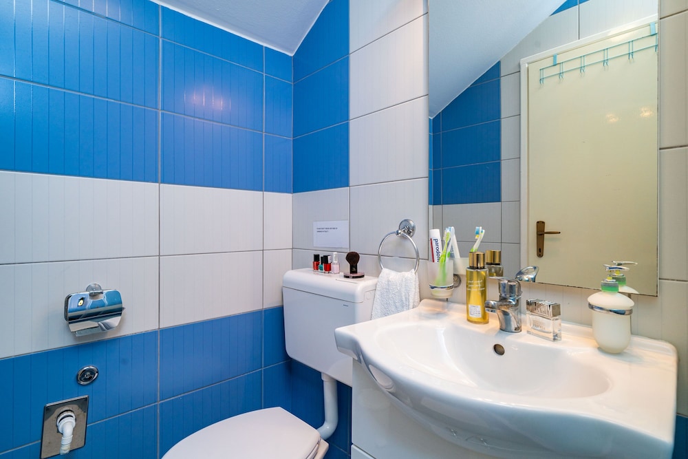 Jele Rooms