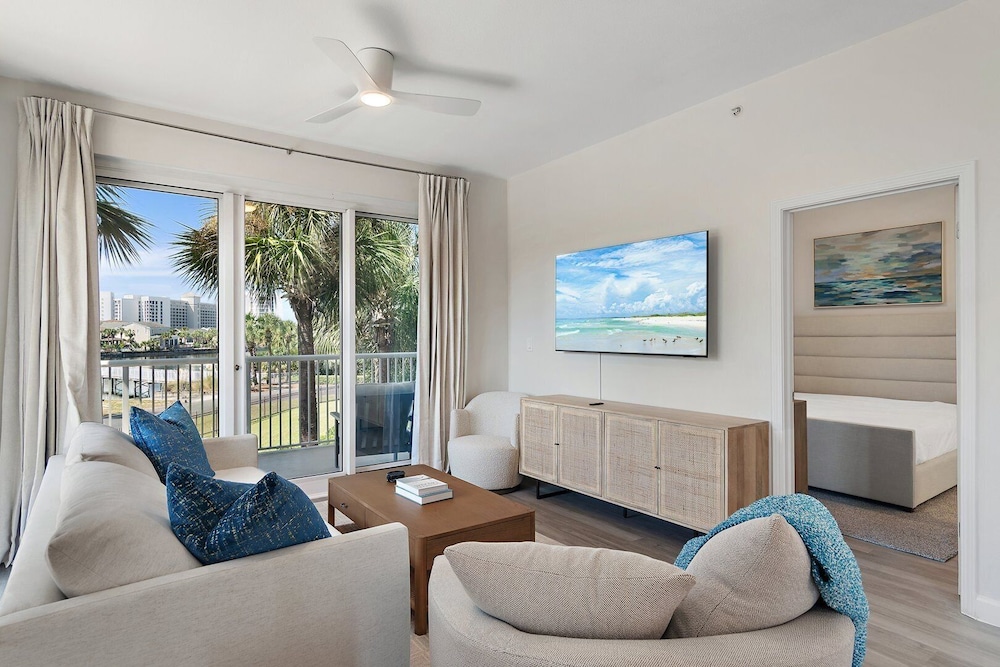Terrace At Pelican Beach 0107 3 Bedroom Condo