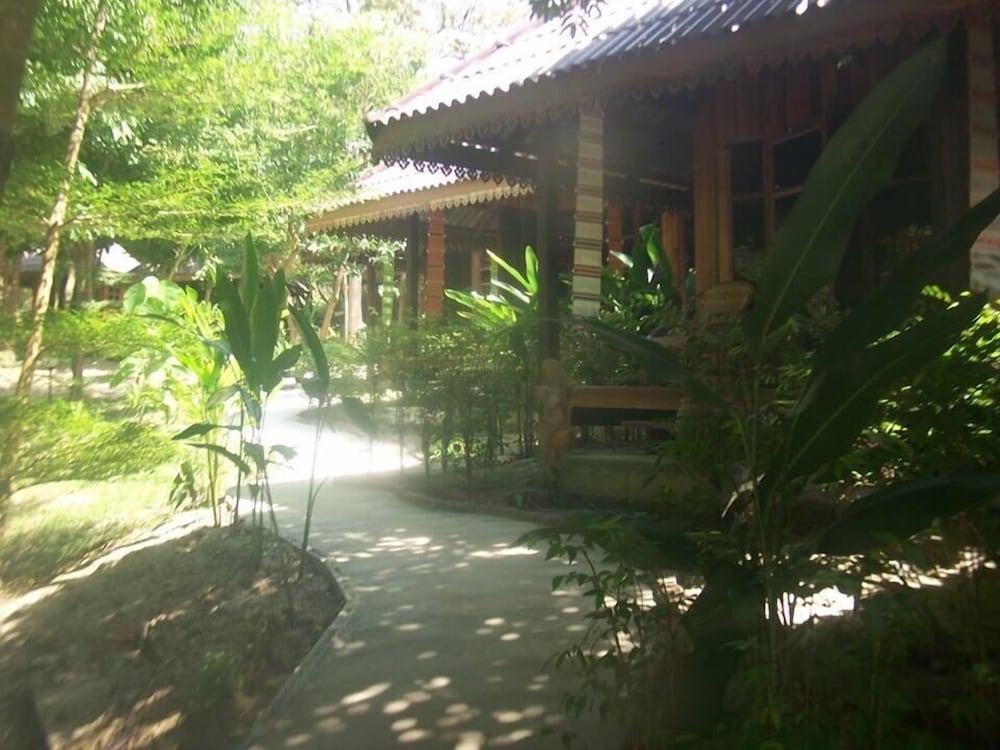 Lipe Sunset Forest Resort