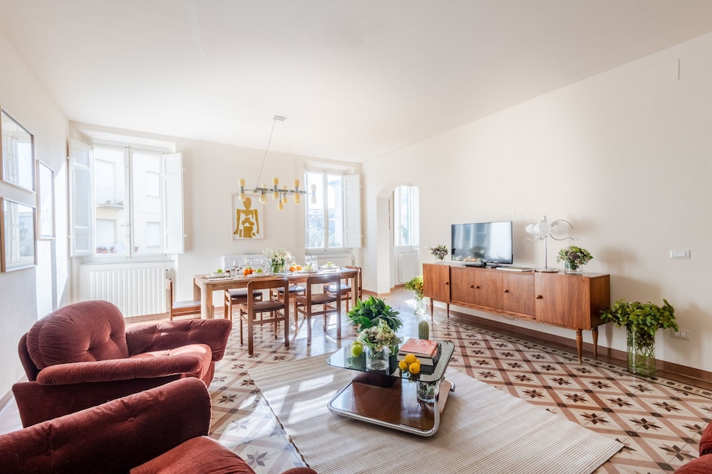 Casa Dante in Lucca With 3 Bedrooms and 2 Bathrooms