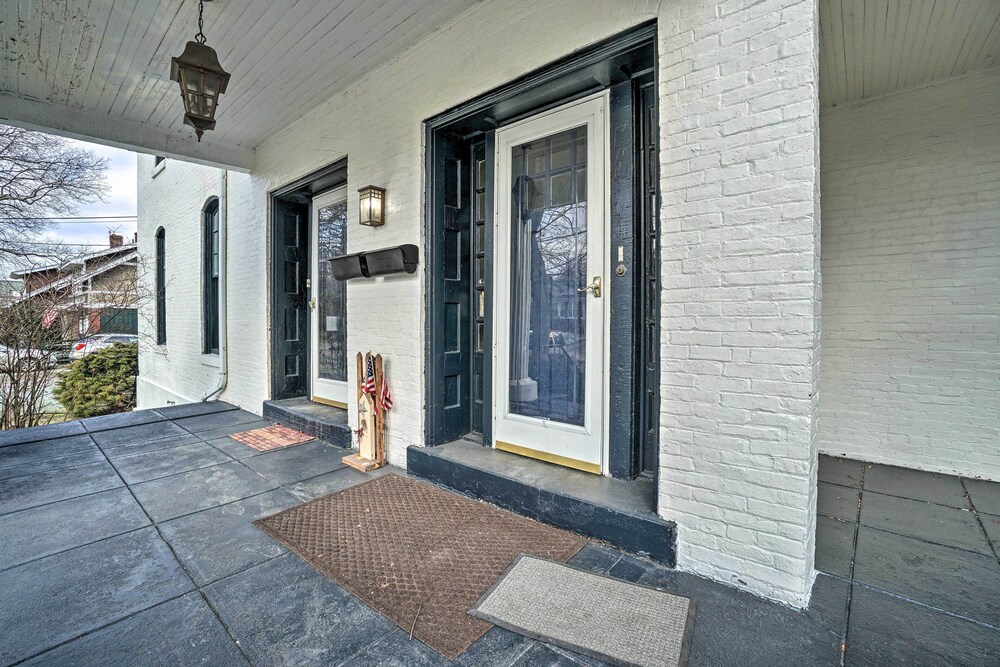 Historic Family Home 2 Mi to Lake Erie & Zoo! view 4