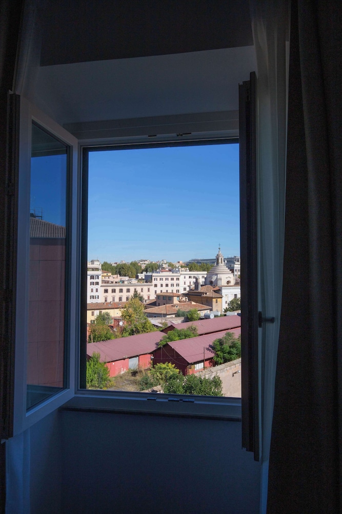 Colosseum Holidays - Luxury 3 Bedroom Apartment