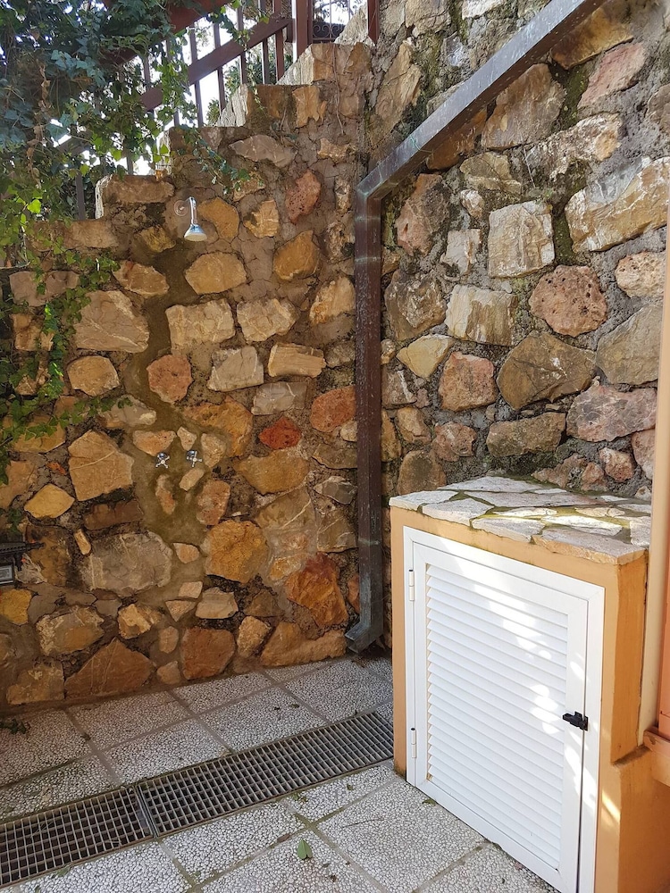 Charming Porto Santo Stefano Apartment With Pool Access