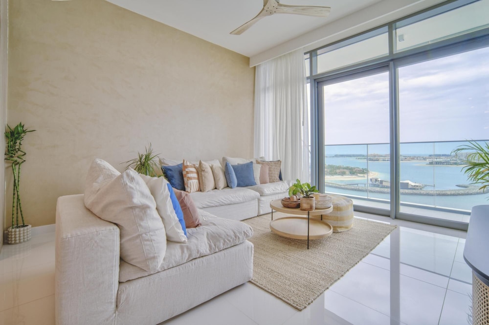 Luxury Sea View Living on Emaar Beachfront