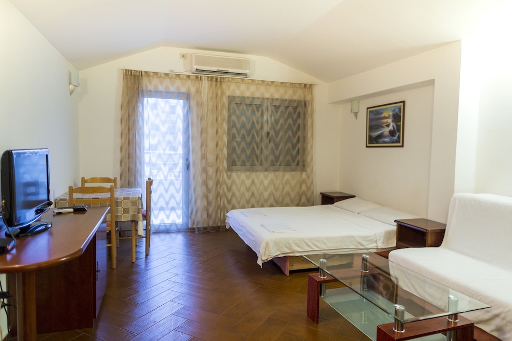 SMS Apartments