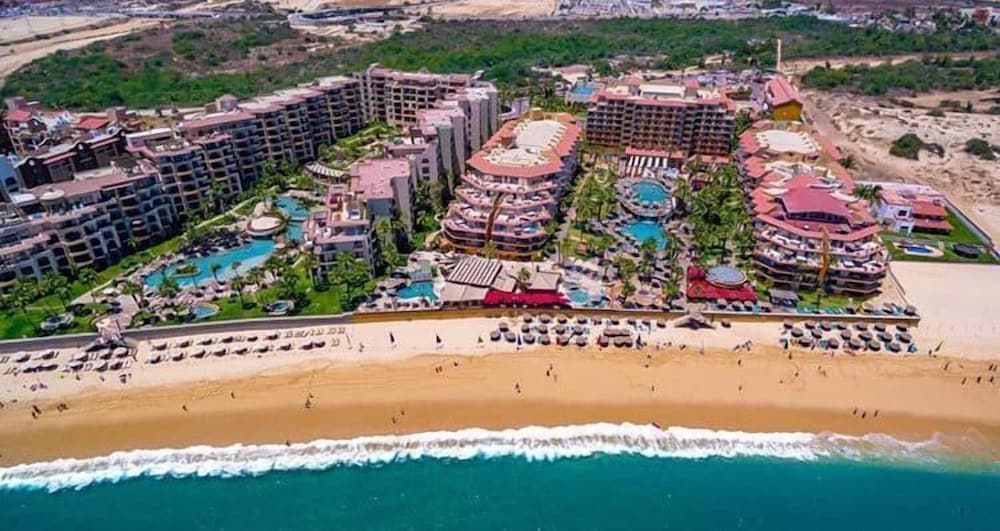 Deluxe Condo at Villa Del Palmar
