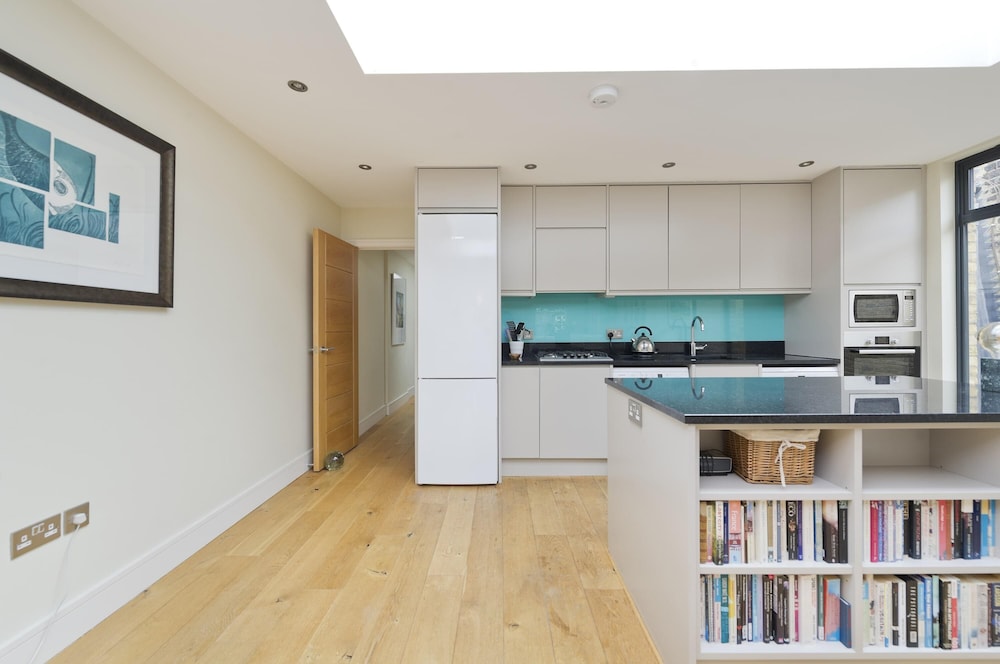 Spacious 3-bedroom Apartment in Earls Court