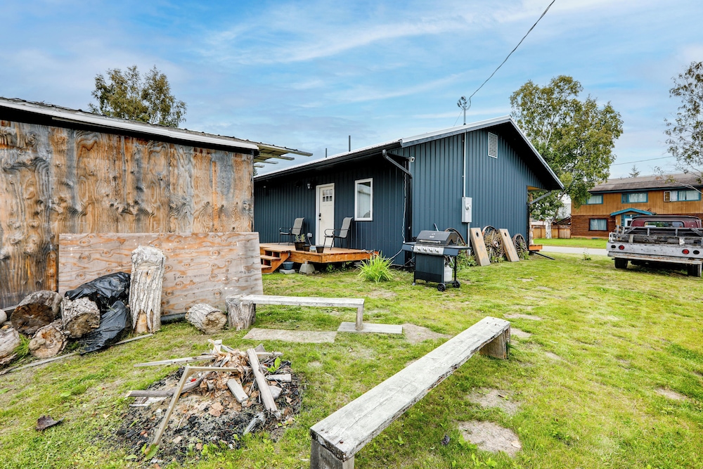 Walk to Dtwn: Dog-friendly Retreat in Fairbanks!