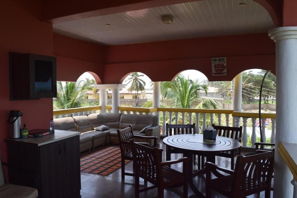 Coconut Pointe Villa & Beach Resort