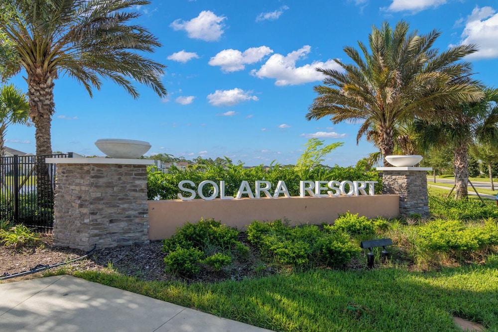 Orlando Adventure Awaits 4BR Townhouse