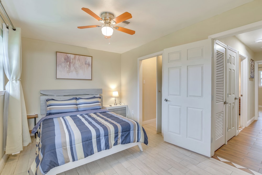 4 Mi to NRG Stadium: Quiet Home w/ Fenced Yard!
