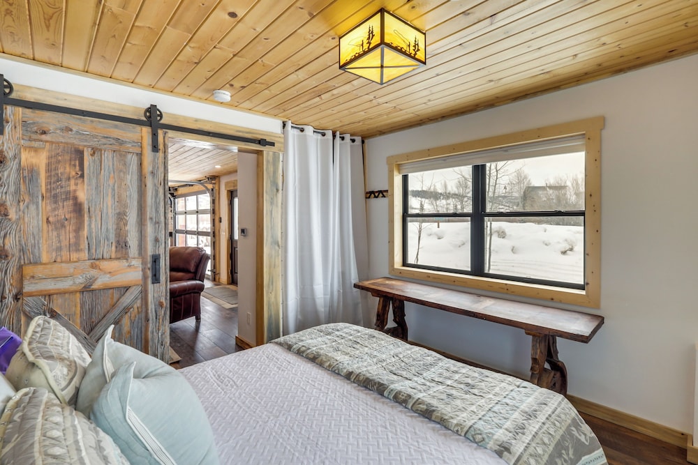 Modern Granby Retreat: Fish, Hike & Relax!