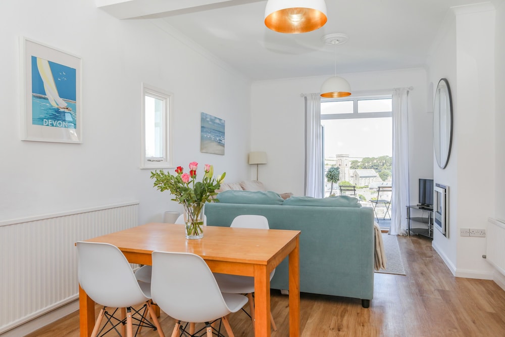 4 Glenthorne House