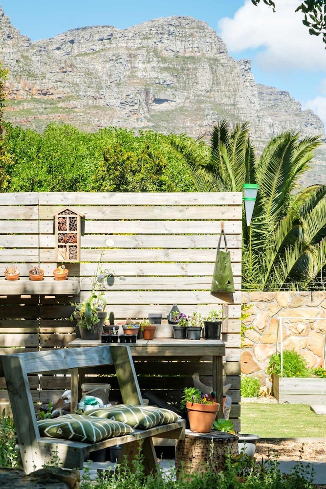 Refined Comfort and Scenic Beauty at Aviewor2