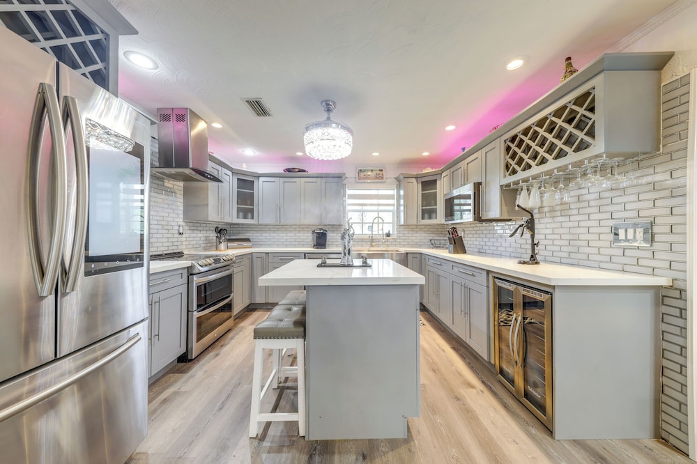 Private Oasis in West Park Near the Beach!