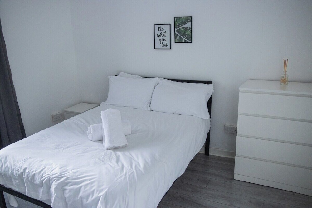 City Centre 6-bed Swansea Getaway