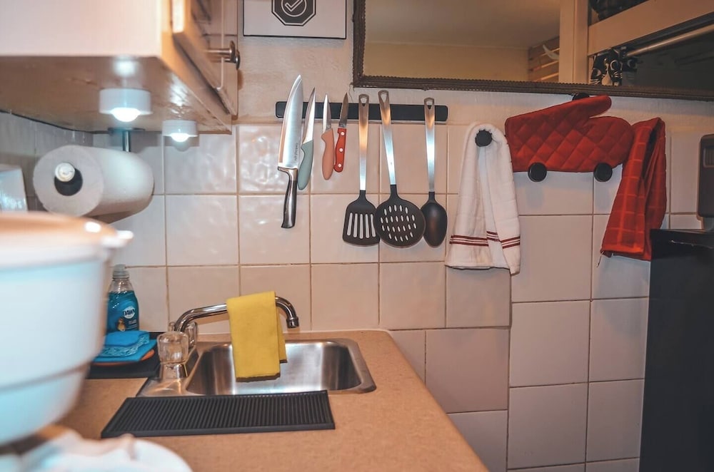 Cozy Studio in Hollywood, FL - Pet Friendly & Parking