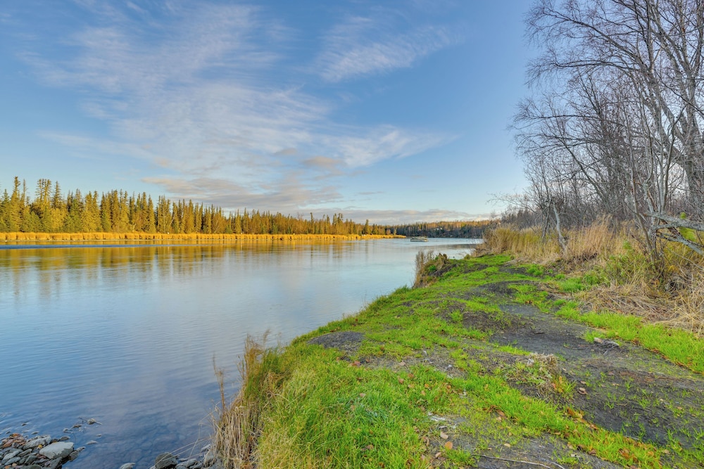 Kenai River Views & Access: Soldotna Apartment!