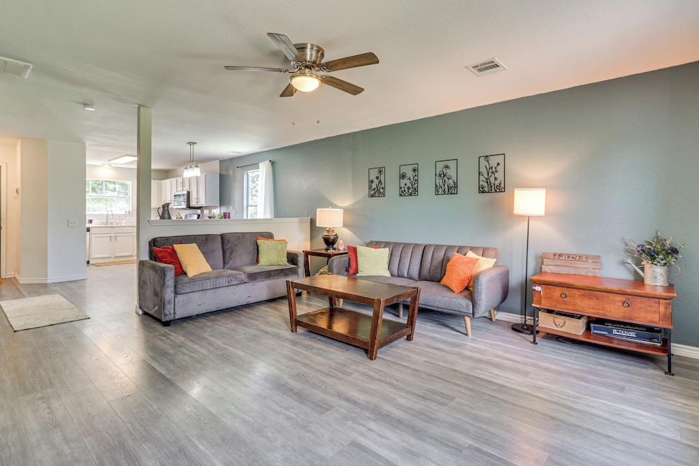 17 Mi to Dtwn Austin: Family Home w/ Patio!