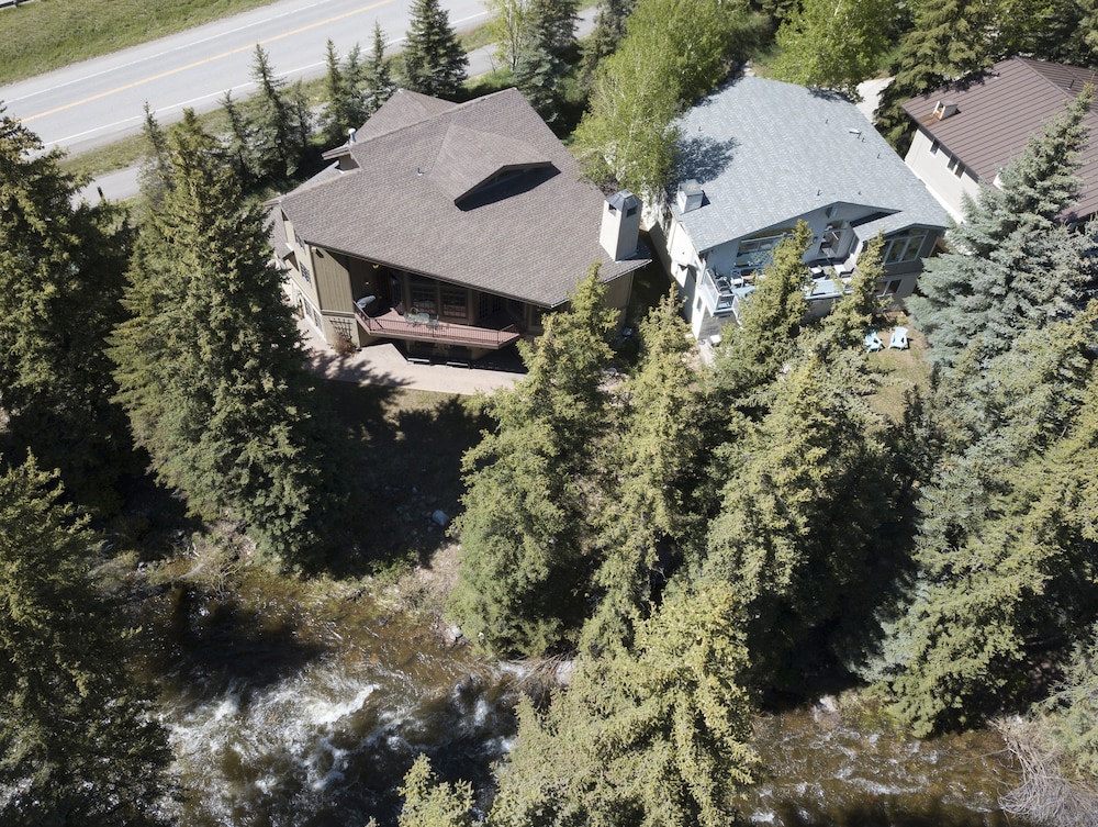 Alpine Creek #6 4 Bedroom Home by RedAwning