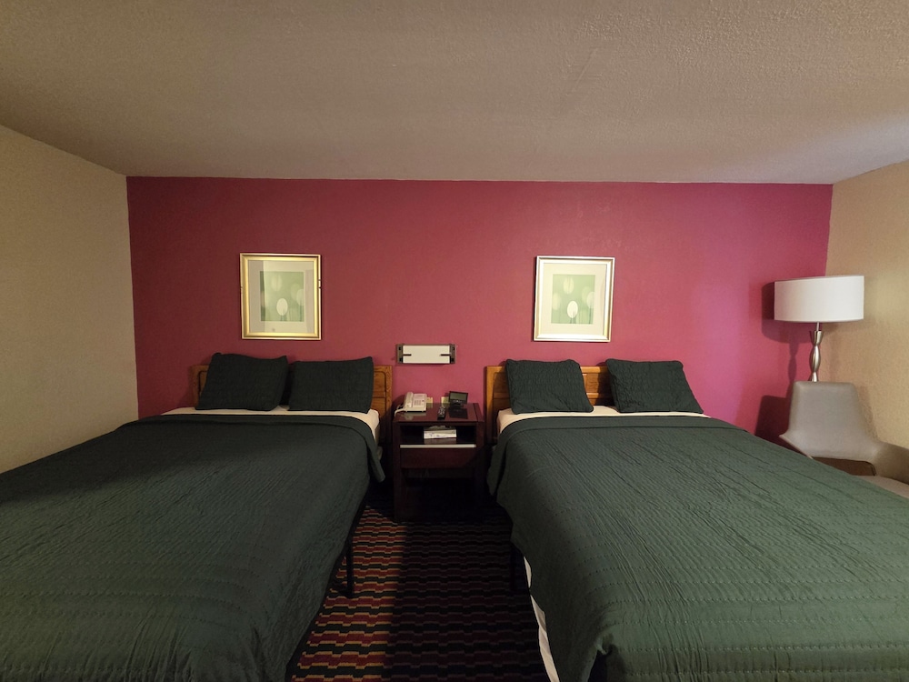 Chesaning Inn & Suites