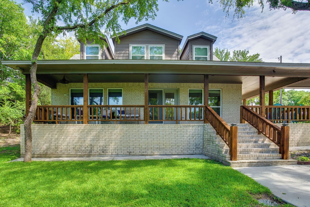 Waterfront Lake Bridgeport Home w/ Private Dock