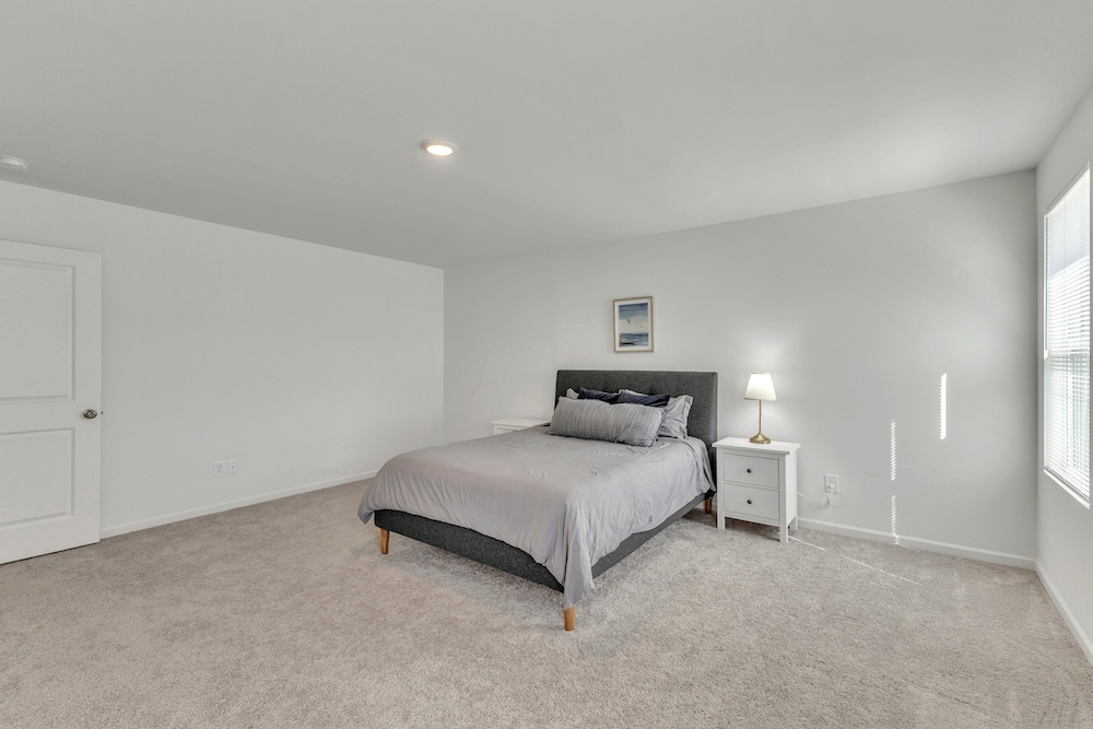 5br Pet Friendly Retreat With Garage Parking 5 Bedroom Home