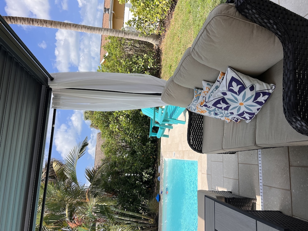 Luxury Pool Dog Friendly Central To Naples And Marco Island By Sky Run Naples 3 Bedroom Home