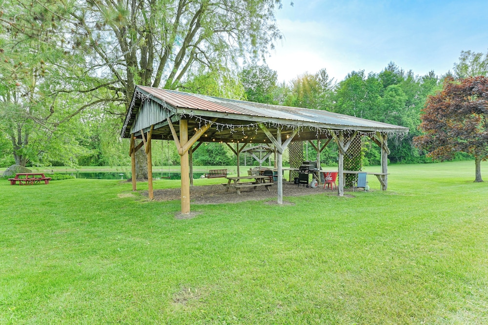 5-acre Kingston Getaway: Pond, Peacocks & Fire Pit