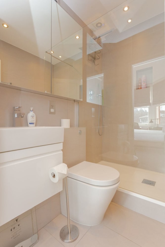 Newly Renovated 3 Bedroom Apartment in North West London