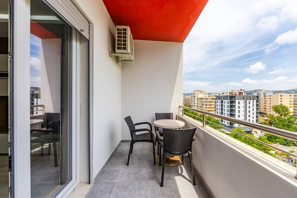 Beachside Modern Apartment
